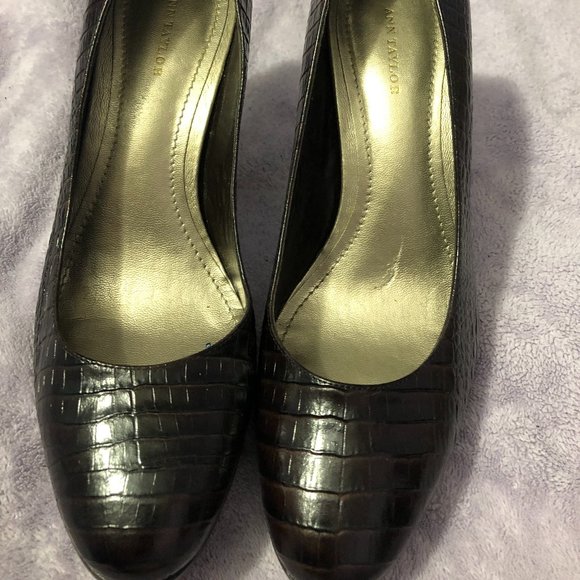 Ann Taylor brown croc pumps - Picture 1 of 4